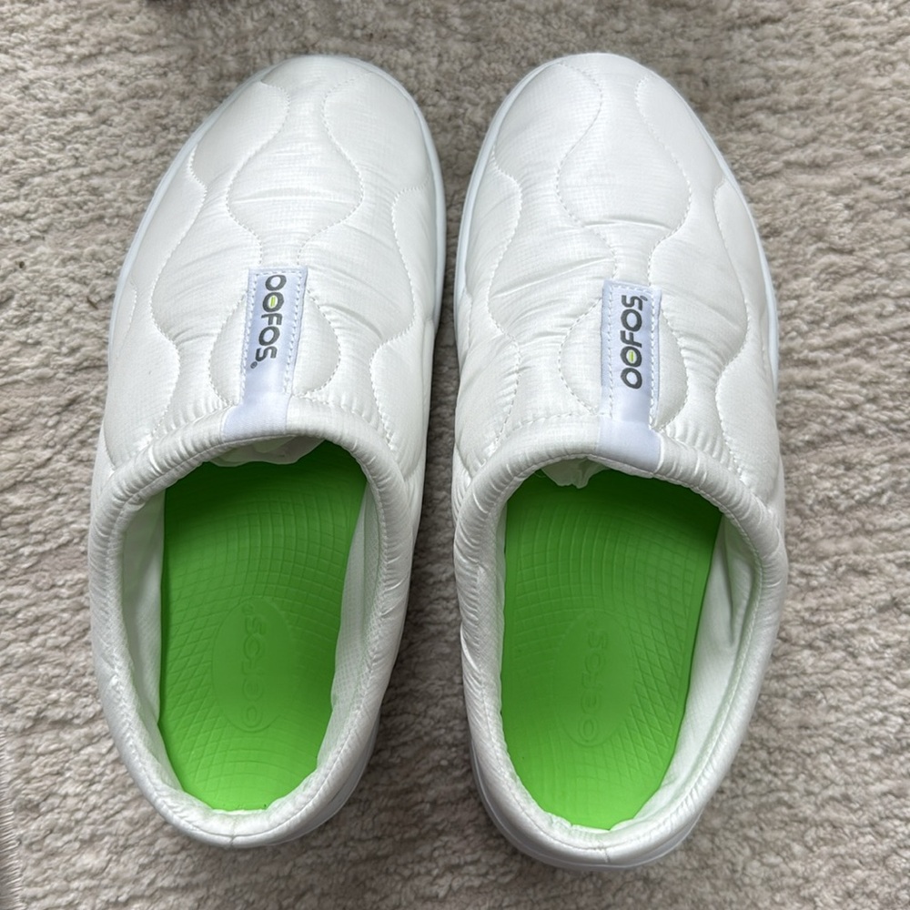 NIB OOFOS Women's OOcoozie Thermo Mule Primaloft Slipper - White- Size 8.5 - Picture 2 of 8